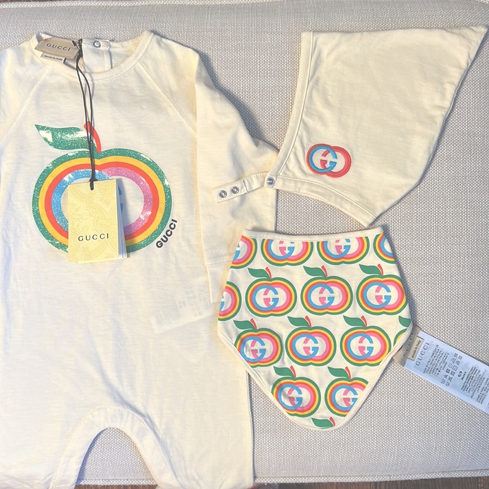 Gucci baby gift set, size 6/9 months old
